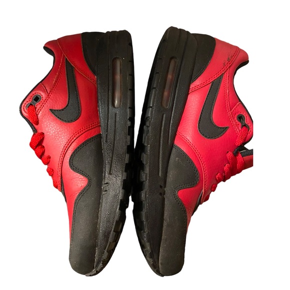 Nike Air Max, men 8, red & black, excellent used condition, worn once, $160 - Picture 4 of 7